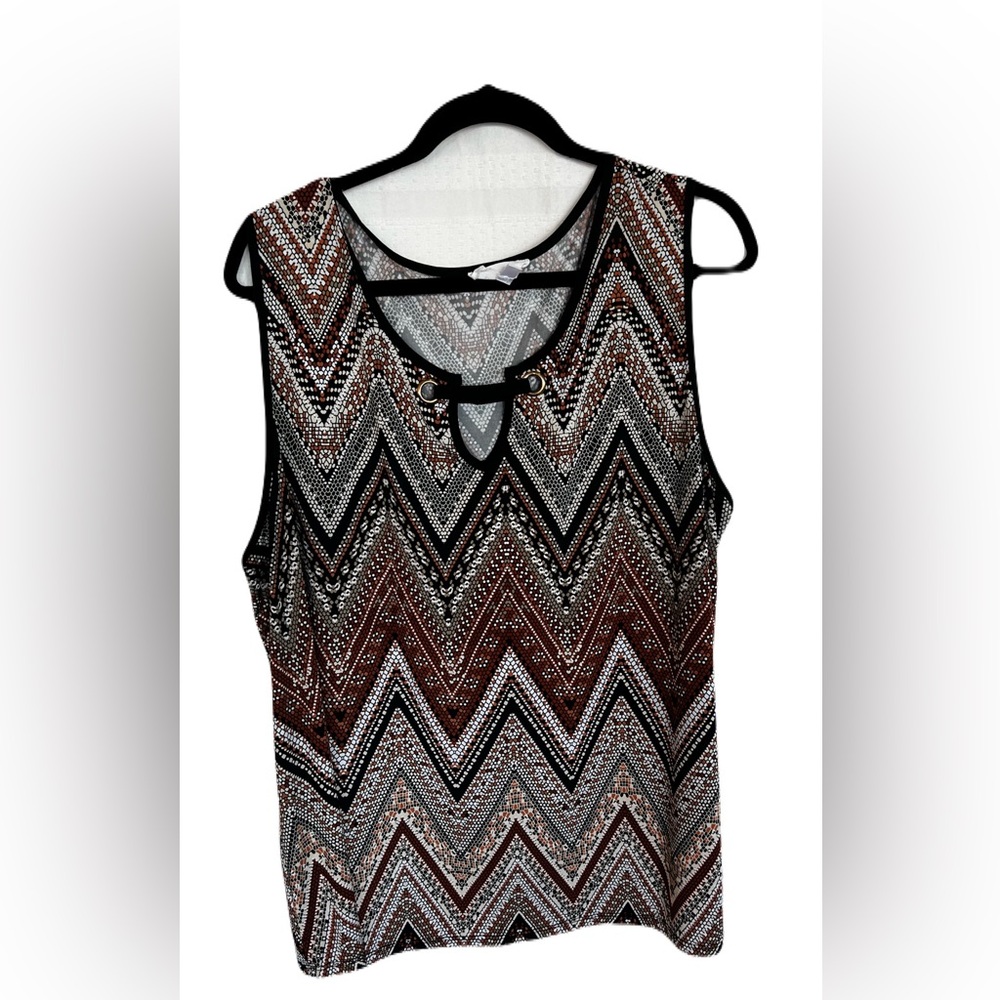 🌟 Exclusive One Chevron Sleeveless Top – Women’s 3X🌟